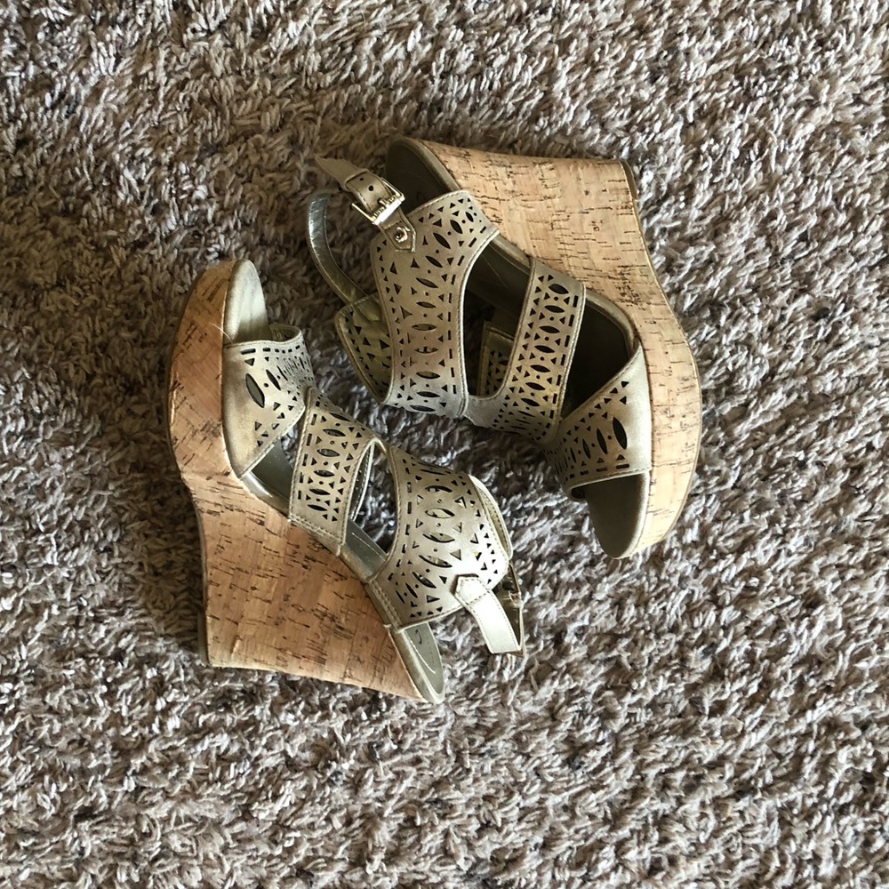 GUESS wedge sandal
